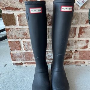 matte black hunter boots
